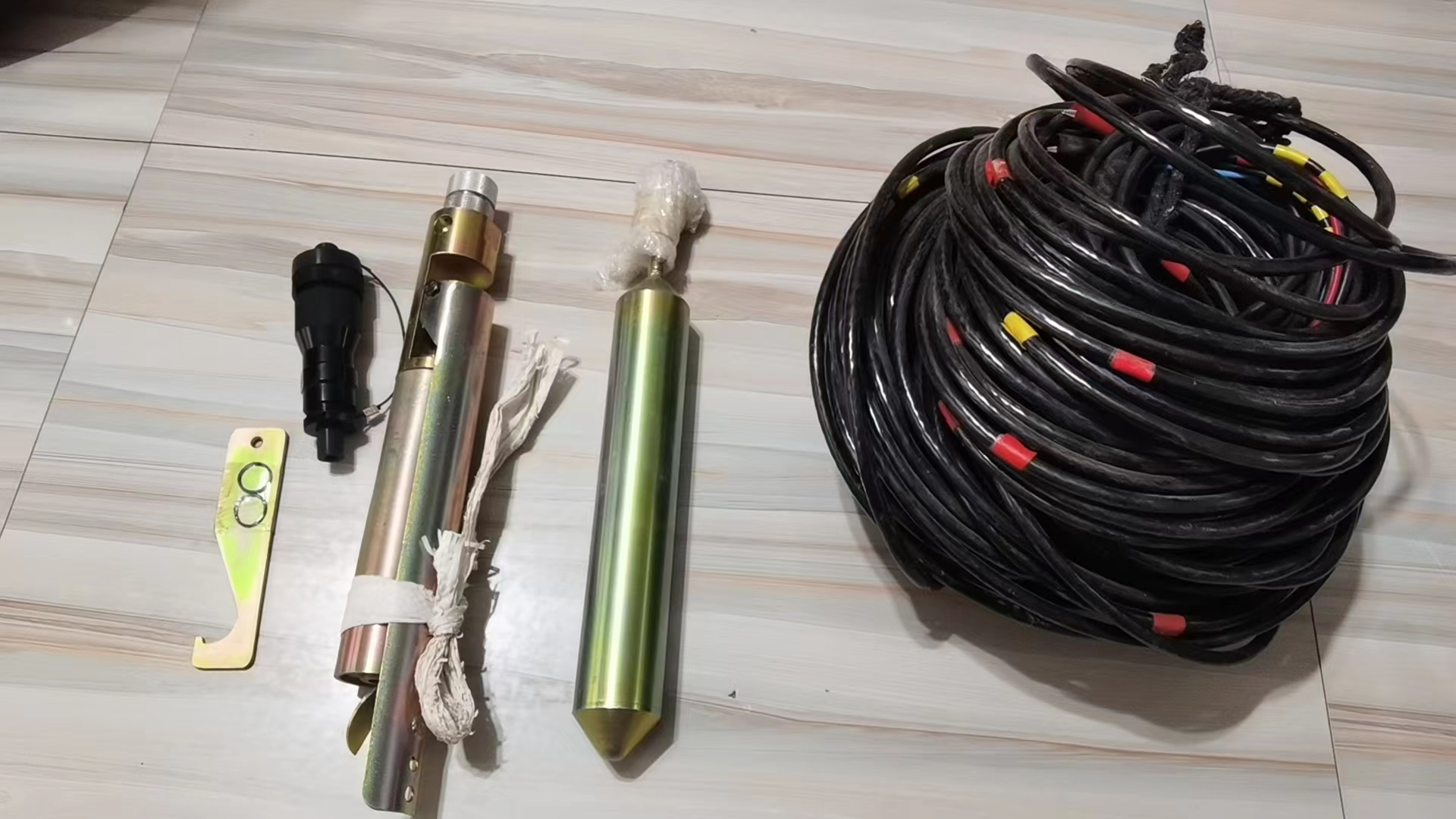 28HZ 井中三分量